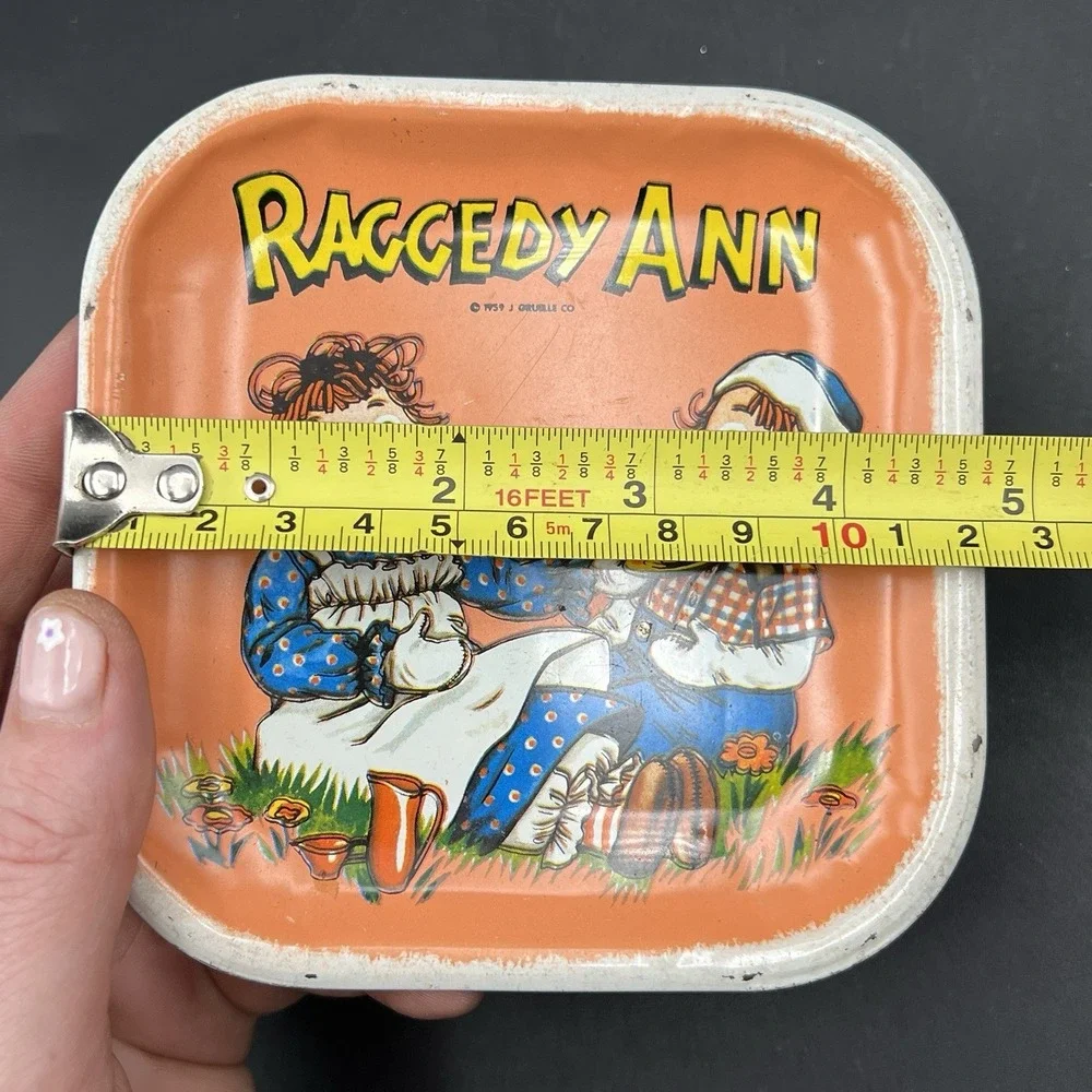 VTG Raggedy Ann & Andy Tin Plates 1959 Set of 2 Doll House Play Set J Gruelle